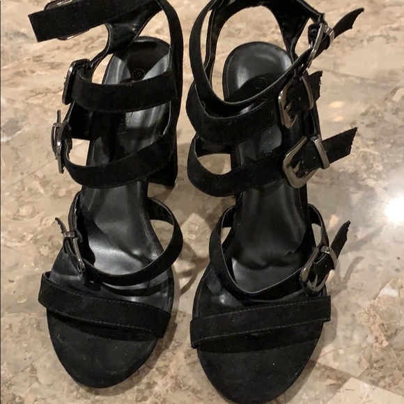 DONATED Black Suede Strappy Chunky Heels - Picture 4 of 5